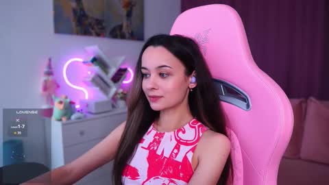 Snapshot of juicy___angel chatting on 10.29.25 Angelina online show from 10.29.25