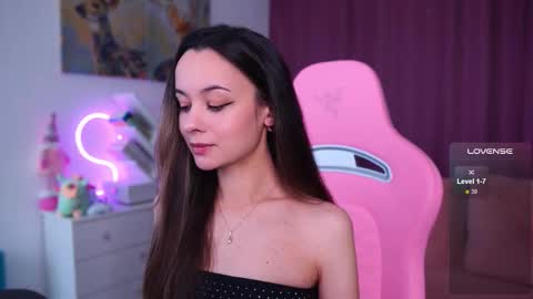 Snapshot of juicy___angel chatting on 10.30.25 Angelina online show from 10.30.25