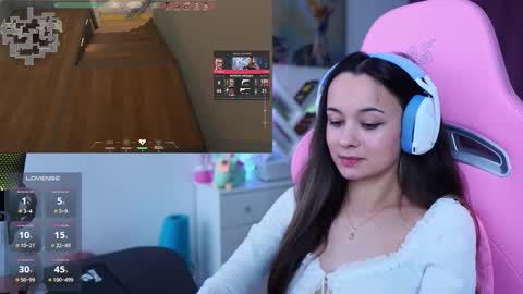 Snapshot of juicy___angel chatting on 11.18.25 Angelina online show from 11.18.25