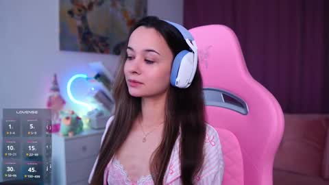 Snapshot of juicy___angel chatting on 11.19.25 Angelina online show from 11.19.25