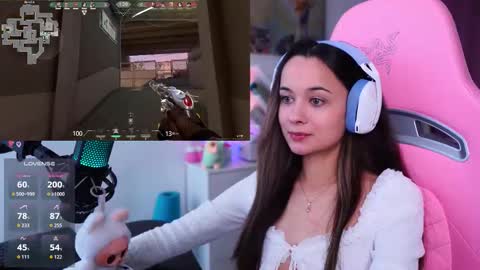 Snapshot of juicy___angel chatting on 11.21.25 Angelina online show from 11.21.25