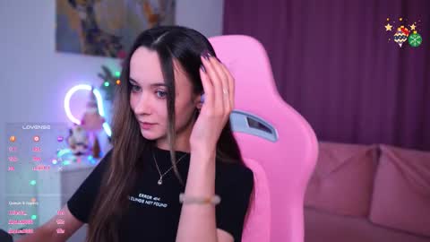 Snapshot of juicy___angel chatting on 12.17.25 Angelina online show from 12.17.25