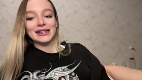 Snapshot of juicy_angels chatting on 01.09.25 alexa online show from 01.09.25