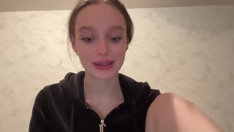 Snapshot of juicy_angels chatting on 01.13.25 alexa online show from 01.13.25