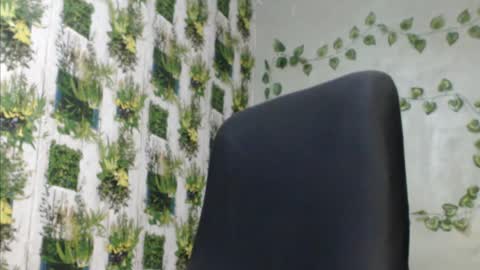 Snapshot of juicy_gold22 chatting on 12.13.24 Mariagold online show from 12.13.24