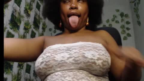 Snapshot of juicy_gold22 chatting on 02.07.25 Mariagold online show from 02.07.25