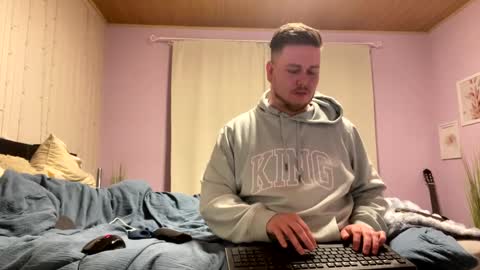 jules0612 online show from 02.20.25