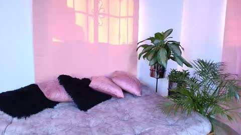 Jules and Gia online show from 11.17.25