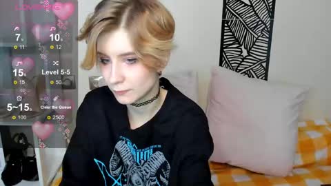 Snapshot of julescrown chatting on 01.28.25 Jules online show from 01.28.25