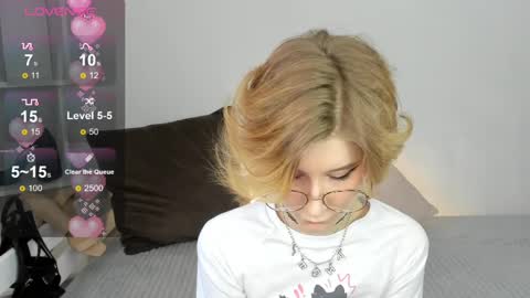 Snapshot of julescrown chatting on 02.26.25 Jules online show from 02.26.25