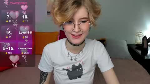 Snapshot of julescrown chatting on 02.27.25 Jules online show from 02.27.25