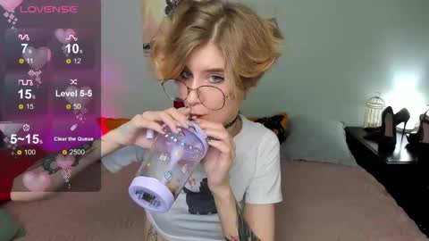 Snapshot of julescrown chatting on 02.27.25 Jules online show from 02.27.25