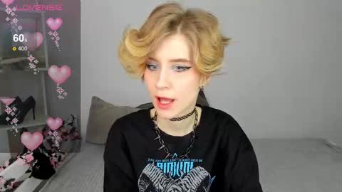 Snapshot of julescrown chatting on 03.04.25 Jules online show from 03.04.25