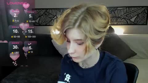 Snapshot of julescrown chatting on 03.07.25 Jules online show from 03.07.25