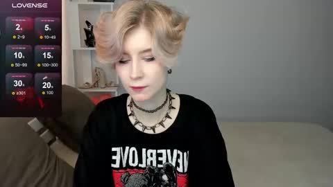 Snapshot of julescrown chatting on 09.11.25 Jules online show from 09.11.25