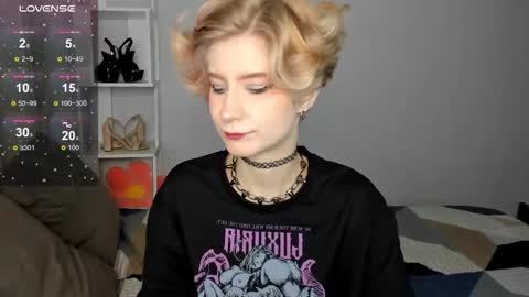 Snapshot of julescrown chatting on 09.24.25 Jules online show from 09.24.25