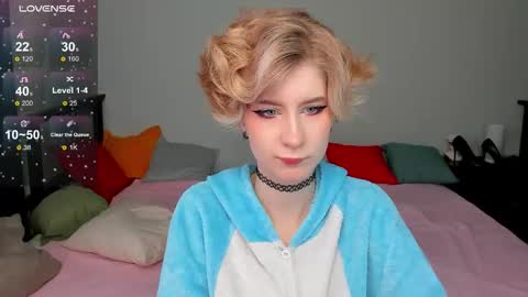 Snapshot of julescrown chatting on 09.25.25 Jules online show from 09.25.25