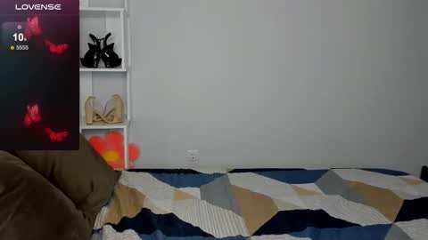 Snapshot of julescrown chatting on 09.28.25 Jules online show from 09.28.25