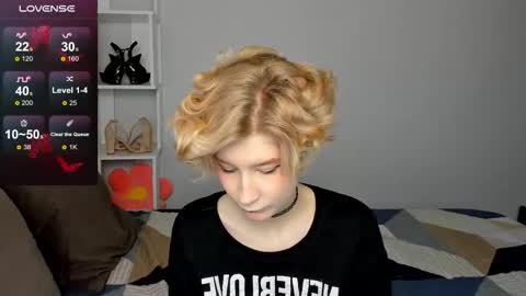 Snapshot of julescrown chatting on 09.29.25 Jules online show from 09.29.25