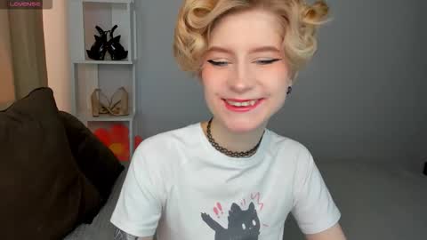 Snapshot of julescrown chatting on 09.30.25 Jules online show from 09.30.25