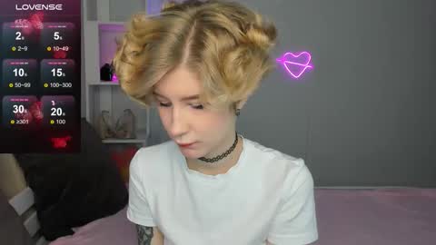 Snapshot of julescrown chatting on 10.04.25 Jules online show from 10.04.25