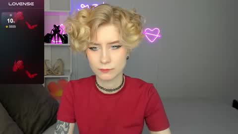 Snapshot of julescrown chatting on 10.05.25 Jules online show from 10.05.25