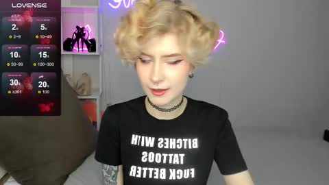 Snapshot of julescrown chatting on 10.06.25 Jules online show from 10.06.25