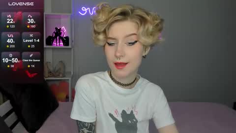 Snapshot of julescrown chatting on 10.07.25 Jules online show from 10.07.25