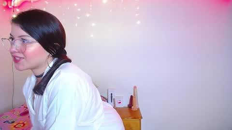 Snapshot of juli05star chatting on 01.12.25 Juliana online show from 01.12.25