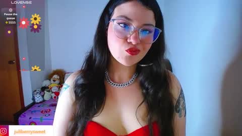 Snapshot of juli05star chatting on 10.10.25 Juliana online show from 10.10.25