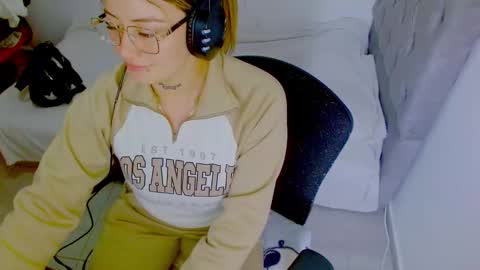 Snapshot of juli_69 chatting on 09.16.25  Juliana Torres  online show from 09.16.25