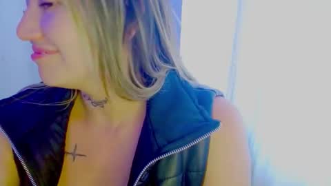 Snapshot of juli_69 chatting on 10.21.25  Juliana Torres  online show from 10.21.25