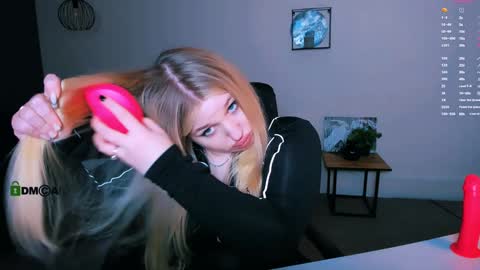 juli kisss online show from 01.05.25