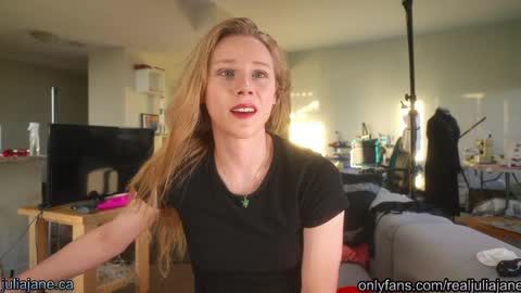 Snapshot of julia_jane chatting on 05.06.26 Julia Jane online show from 05.06.26