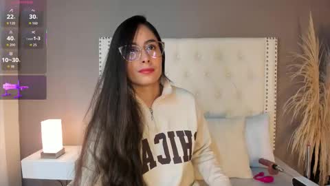 J U L IA   M A R T I N E Z online show from 02.02.26