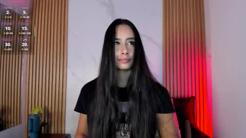 J U L IA   M A R T I N E Z online show from 02.12.26