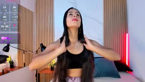 J U L IA   M A R T I N E Z online show from 02.23.26