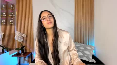 Snapshot of julia_martinezz_ chatting on 04.17.26 J U L IA M A R T I N E Z online show from 04.17.26