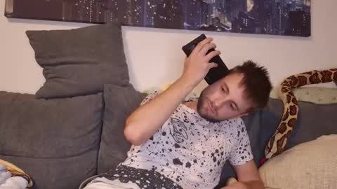 julia_official online show from 11.06.25