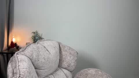 Julia R Le online show from 12.23.24