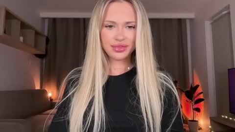 Julia R Le online show from 09.26.25