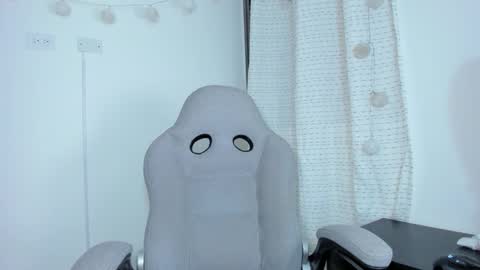 julia_strauns online show from 12.31.24