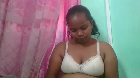 Snapshot of juliah02 chatting on 01.24.25 juliah02 online show from 01.24.25