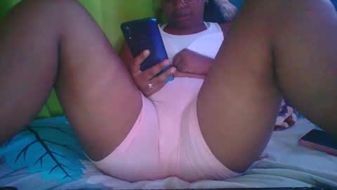 Snapshot of juliah02 chatting on 02.08.25 juliah02 online show from 02.08.25