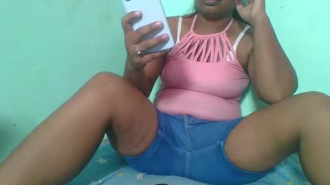 Snapshot of juliah02 chatting on 02.13.25 juliah02 online show from 02.13.25