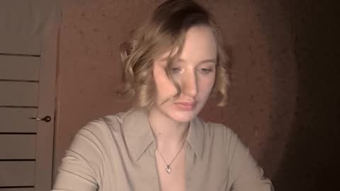 Snapshot of juliahupman chatting on 03.12.26 Kate online show from 03.12.26