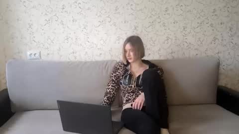 Snapshot of juliahupman chatting on 03.31.26 Kate online show from 03.31.26