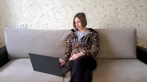 Snapshot of juliahupman chatting on 04.01.26 Kate online show from 04.01.26