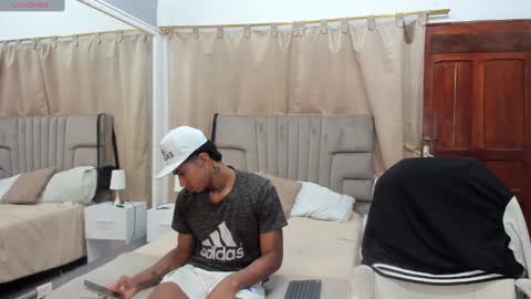 Snapshot of julian_billy chatting on 12.30.24 julian billy online show from 12.30.24