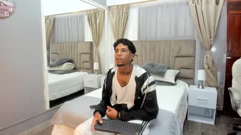 Snapshot of julian_billy chatting on 01.07.25 julian billy online show from 01.07.25